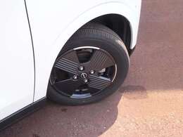 155/65R14タイヤ＋専用アルミホイールです。スタッドレスタイヤや各種オプションのご注文も承っております(^^)！