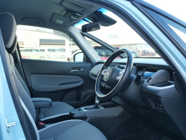 運転席周りの写真です。