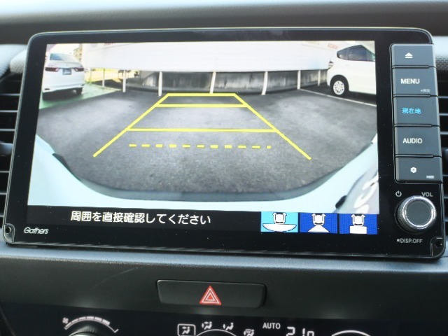 初心者の方や運転に自信のない方でも安心して車庫入れができるリバース連動リアカメラが装着されています。狭い駐車場はもちろん、雨の日や夜間でもストレスなく運転していただけますよ。