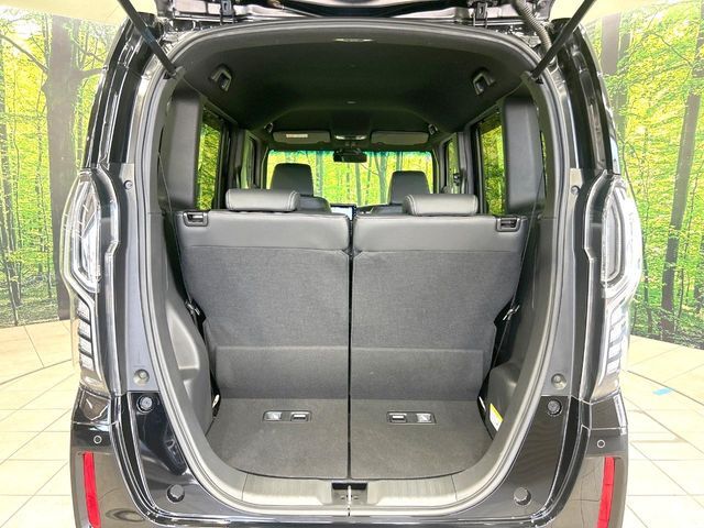 積み下ろしのしやすいデッキにはたっぷりと荷物を積み込んでいただけます。遊びから仕事まで、様々なシーンで頼れます♪