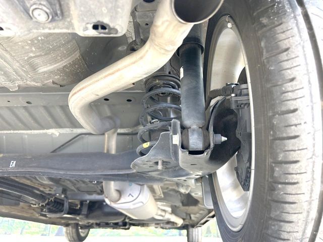 お車を安心してお乗りいただく為には、足回りの定期点検が欠かせません。サービスサポート（有償保証）では無料点検もご提供しており、安心のカーライフをお過ごしいただけるサポート体制が整っています。