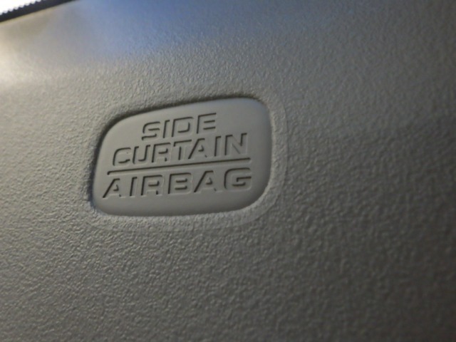 車両側面からの安全性も高めてくれる、安心装備のサイドカーテンエアバックシステムです◎
