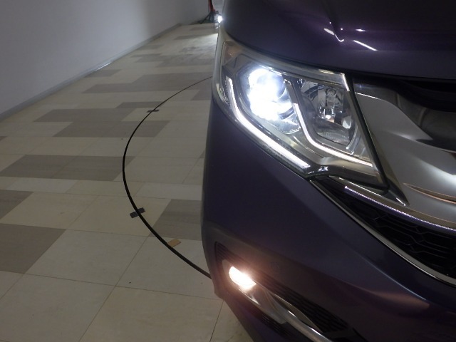 LEDヘッドライト！省電力で明るく遠くまで照らし、夜道や雨天時などの安心感を高めます☆点灯の瞬間から光量を放つLEDの特性により、トンネルへの進入直後などでも安心感のある視界を提供します！