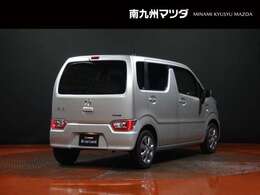 中古車専門再生工場にて熟練専任スタッフが丁寧に清掃、仕上げを実施しております。また、お客様に安心してご検討いただける様、公取協が定める基準に基づき車両検査を実施し、車両状態評価証を発行しております。