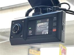 こちらドライブレコーダーの写真になります。昨今、車に必須な装備になってます！万が一があったときにしっかり記録されていると安心です。駐車監視機能がついている機種もありますので、盗難防止にも一役買ってます