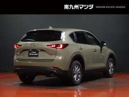 【CX-5】上質感と精悍さを兼ね備え、ワイド感を強調した意匠。オールラウンドな機能美と品格、洗練されたデザイン。