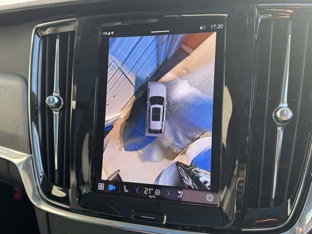 360°ビューカメラ搭載で駐車をよりスムーズに！リアビューカメラへの切り替えもワンタッチ！