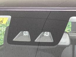 【スマートアシスト】走行中に前方の車両等を認識し、衝突しそうな時は警報とブレーキで衝突回避と被害軽減をアシスト。より安全にドライブをお楽しみいただけます。