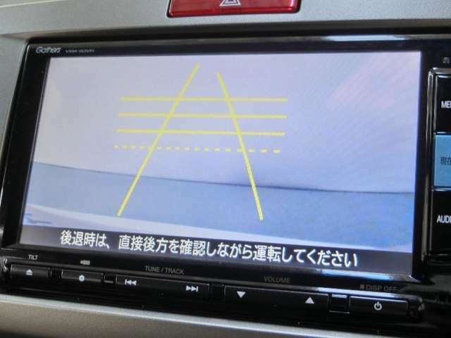 バックモニターで車庫入れも安心。