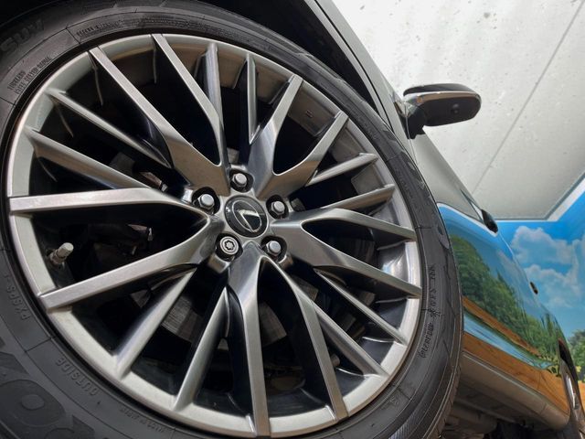【純正20インチアルミホイール】外観にマッチした純正アルミホイールを装着しております。各種社外アルミホイールや、スタッドレスタイヤも取扱いしております。是非ご相談ください♪
