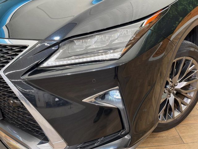 【LEDヘッドライト】悪天候や夜間走行時も良好な視界を確保し安心して運転できる高輝度LEDヘッドライトを装備！点灯速度が早く、消費電力も抑えられています。