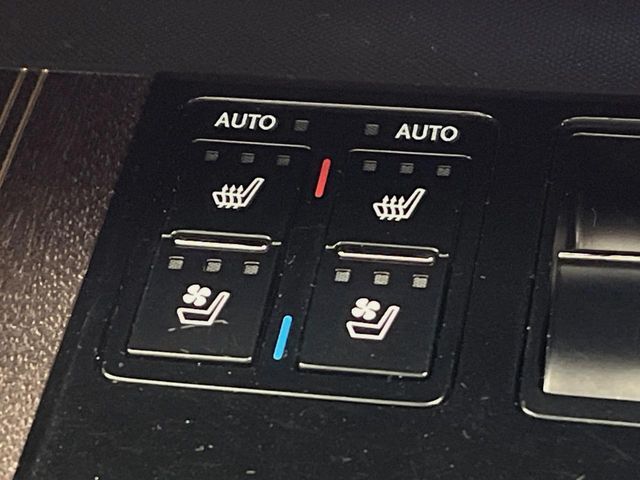 【シートベンチレーション】夏場は涼しい風でお尻や背中の熱やムレを防ぎ、冬はエアコンよりも早く温まってポカポカに！季節を問わず快適に過ごせます。