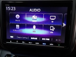 ホンダ純正ナビなのでダッシュボードにスッキリと収まっています。土地勘の無い所でも道に迷わず安心ですね！。AVも色々視聴でるのでドライブも楽しくなりますよ！