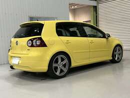 外装はボディコーティングも施工済みで非常に奇麗なコンディションをキープしております。