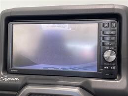 【ナビ】各種オーディオメディアをお楽しみいただけます。自分の現在地を確認できる事と目的地までのルート案内げできます。ドライバーはモニター上に映し出された地図で確認することができます。