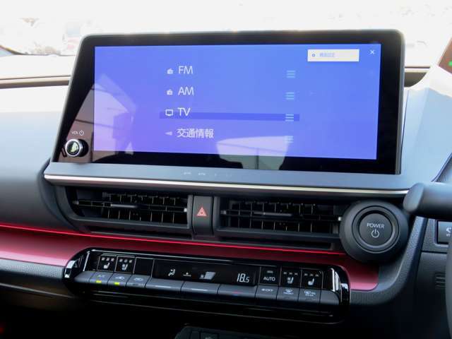 12.3型ディスプレイオーディオ装備！！フルセグ/Bluetooth対応のナビ付き◎各種エンタテインメントが快適なドライブをより盛り上げます。オートエアコンなので車内の空調を設定温度で自動調整します。