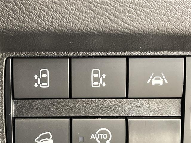 全国から厳選されたお車を展示しております。ご希望の在庫を店頭で検索することも可能ですので、お気軽にご相談ください！