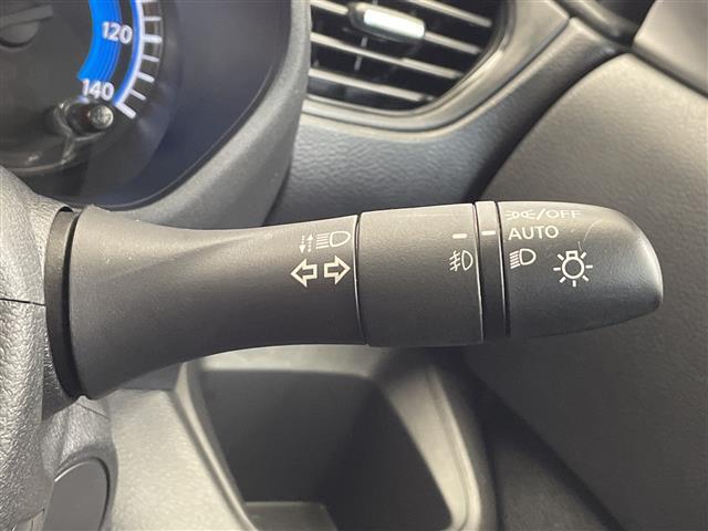 全国から厳選されたお車を展示しております。ご希望の在庫を店頭で検索することも可能ですので、お気軽にご相談ください！