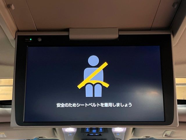 【フリップダウンモニター】大画面モニターで後席でもエンタメをお楽しみいただけます。小さなお子様にも大人気の装備です♪