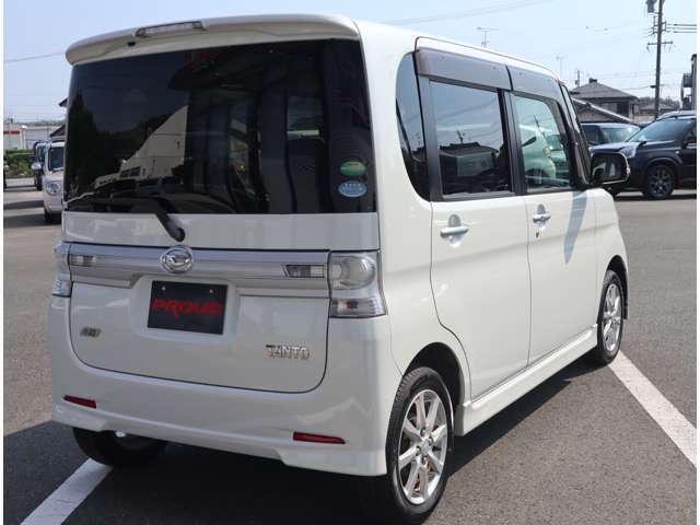 車両入庫チェックではエンジン・機関系をはじめ、電装装備、内装など100項目以上のチェックをしています。試乗も行なっていますのでご安心下さい。