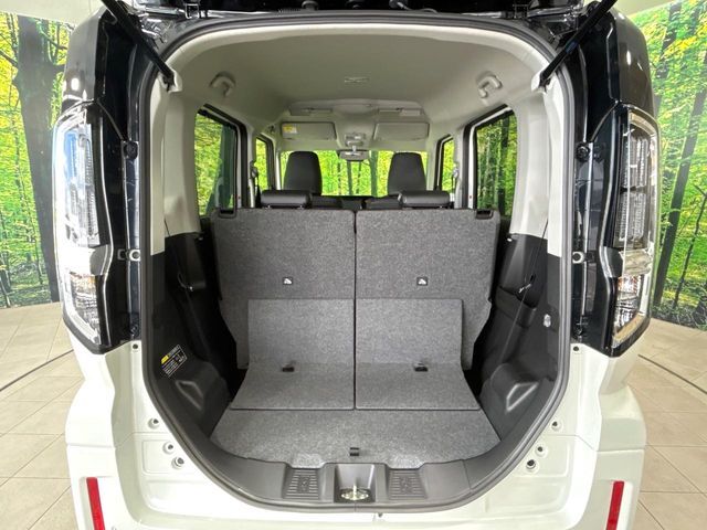 普段のお買い物や通勤、送迎等に十分な荷室スペースを確保しております。セカンドシートを倒すと、大きな荷物の積載も可能です♪