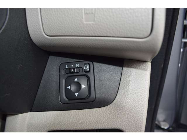 当店の情報は［ブログ］と［フェイスブック］に掲載しております。［トレジャーオート　ブログ］で検索して見て下さい。日々の出来事や仕入れの様子を書いております。