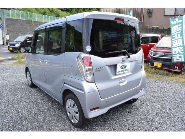 整備もトヨタディーラー1級整備士か当社の提携工場の整備士の方が安心と信頼でお客様が安心して乗って頂ける様にしっかりと点検して部品を交換して納車させて頂いております。