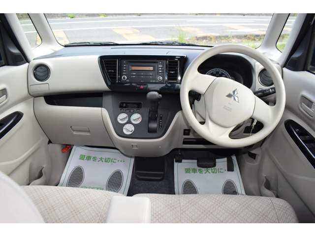 保証は記載されていない車もあるますが、別途保証会社による安心の全国2年ロング保証があり、走行3万キロまで保証会社が見てくれる保証があります。年式や走行距離で条件が合わない車は受けることが出来ません。