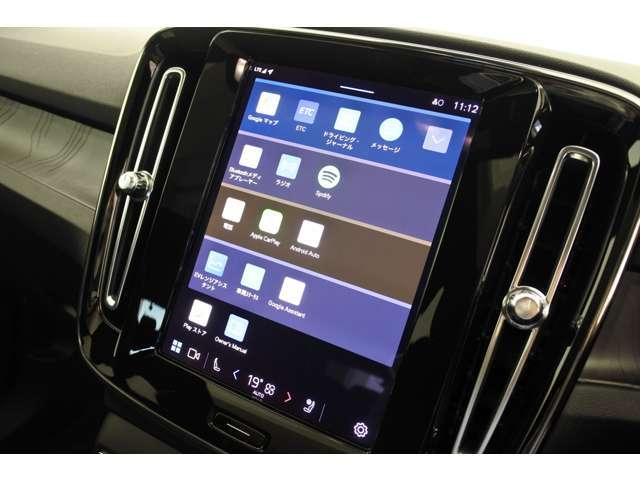 Apple CarPlay/Android Autoが使用でき、使い慣れたスマートフォンのインターフェースを車両のタッチスクリーンで使用でき便利です