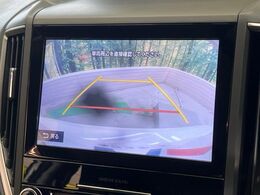 【バックカメラ】駐車時に後方がリアルタイム映像で確認できます。大型商業施設や立体駐車場での駐車時や、夜間のバック時に大活躍！運転スキルに関わらず、今や必須となった装備のひとつです！