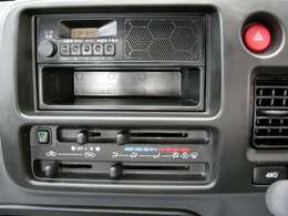 AMFMラジオとマニュアルエアコンです。