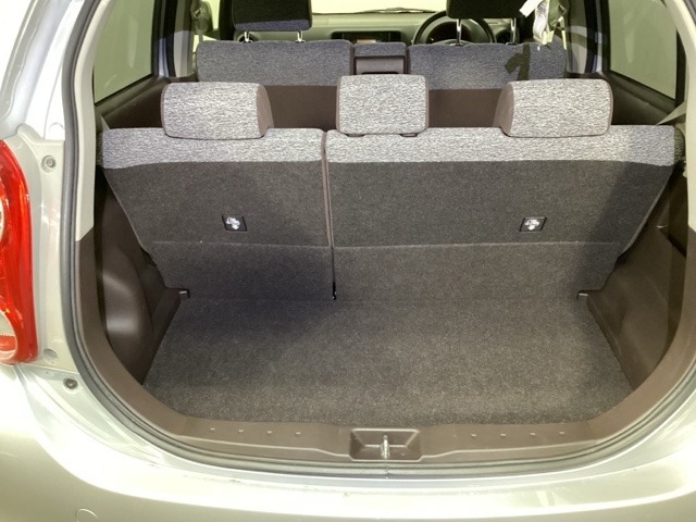 コンパクトボディーなのに、荷室はこんなに広々！たくさん荷物が積めますよ。