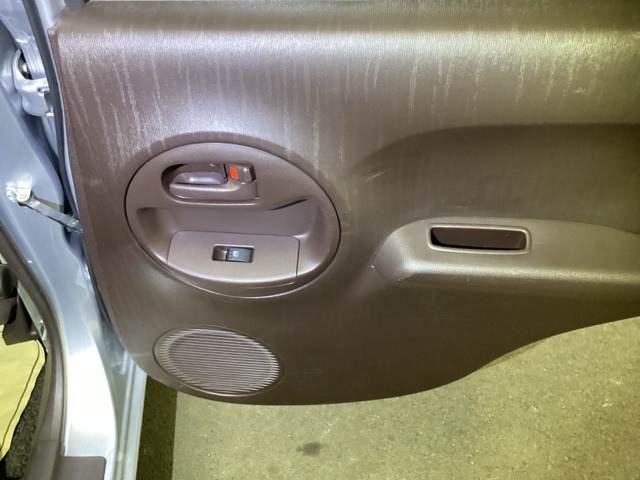 ドアスイッチもシンプルで、使いやすさを考え設計されています。