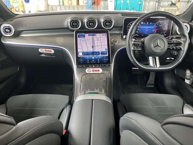 人間工学に基づいて設計されたドライバー中心のコックピットでは、より直感的な操作が可能になっています。