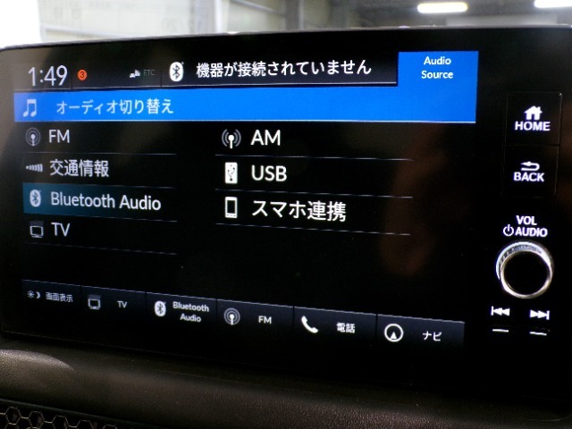 CD、DVD、Bluetooth、AM、FM、AUX、スマートフォン接続ができます。