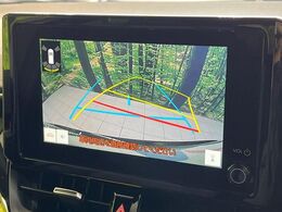 【バックカメラ】駐車時に後方がリアルタイム映像で確認できます。大型商業施設や立体駐車場での駐車時や、夜間のバック時に大活躍！運転スキルに関わらず、今や必須となった装備のひとつです！