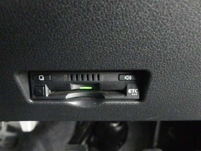 料金所もスムースに通過できるETC付き。