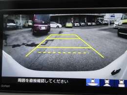 バックが苦手な方は必見！ライン表示付きのバックモニターが障害物を映し出してくれます！