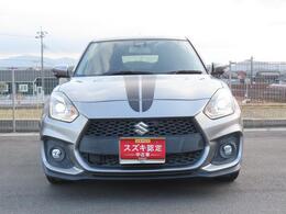 凛としたフェイスが魅力のフロントデザイン！白い光・ハイレスポンス、低燃費の【LEDヘッドランプ】！