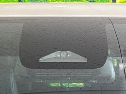 【トヨタセーフティセンス】走行中に前方の車両等を認識し、衝突しそうな時は警報とブレーキで衝突回避と被害軽減をアシスト。より安全にドライブをお楽しみいただけます。