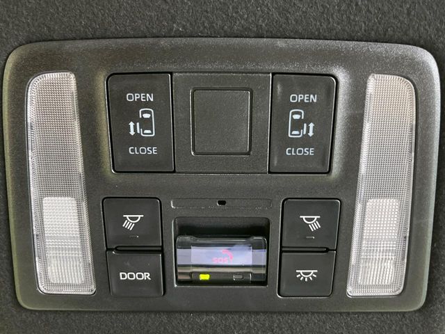 【両側パワースライドドア】スマートキーや運転席のスイッチで後席両側スライドドアの開閉が可能♪電動だから力を入れてドアを開ける必要が無く、小さなお子様でも簡単に開け閉めでき快適です♪