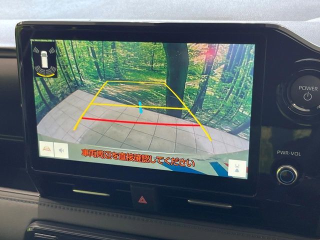 【バックカメラ】駐車時に後方がリアルタイム映像で確認できます。大型商業施設や立体駐車場での駐車時や、夜間のバック時に大活躍！運転スキルに関わらず、今や必須となった装備のひとつです！