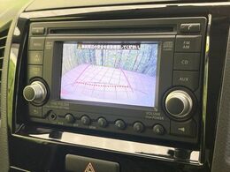 【バックカメラ】駐車時に後方がリアルタイム映像で確認できます。大型商業施設や立体駐車場での駐車時や、夜間のバック時に大活躍！運転スキルに関わらず、今や必須となった装備のひとつです！