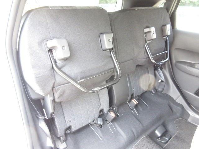 座面を跳ね上げれば、後席が背の高い空間に◎アイデア次第で使い方が広がります♪