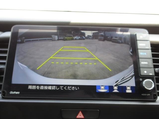 バックカメラの画像です。ガイドラインがスムースな車庫入れをサポートいたします！車庫入れの安心感がアップしますね☆