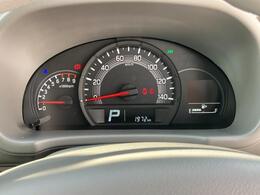 メーターパネルはタコメーター付きのスポーティーなデザインを採用！