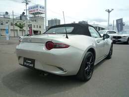 ご検討中のお車には↑本体価格下の【価格見直し情報メールを受け取る】をクリック♪対象車両の掲載価格に変更があった際にメールにてお知らせ致します♪イチ早く最新の情報をGet出来るのでとっても便利な機能です♪