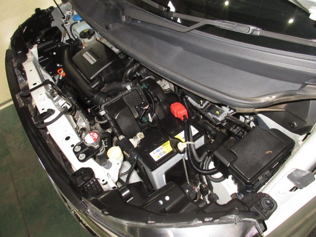 内装、外装、エンジンルームの隅ずみまでクリーニングを実施してお渡しします！プロが仕上げをしましたからピッカピカですよ～！点検整備もきっちり実施いたします。