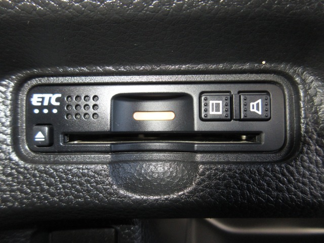 今や必需品のETCが付いています！ETCを使えば土日祝日割や深夜割などのメリットを受けることができます。（※注、ETCセットアップ費用は含まれておりません。別途必要となります。