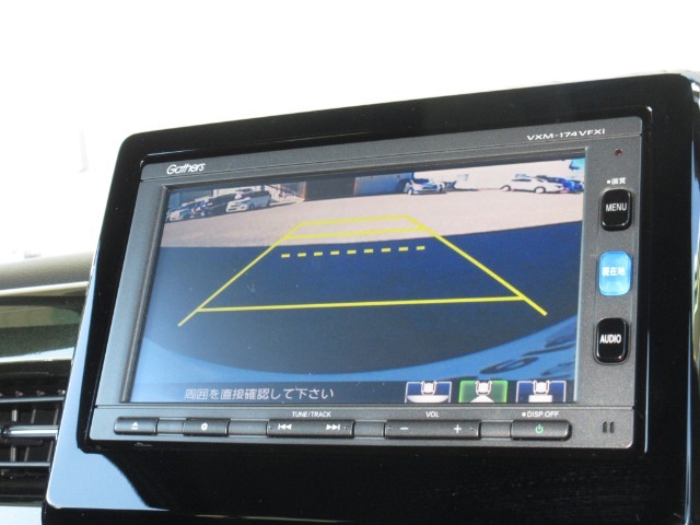 バックをするとき自動でリアの様子が映る『リアカメラ』付き！画面で確認しながらバックができますから安心ですね。でも、目視も大切ですよ！安全第一でお願いします！